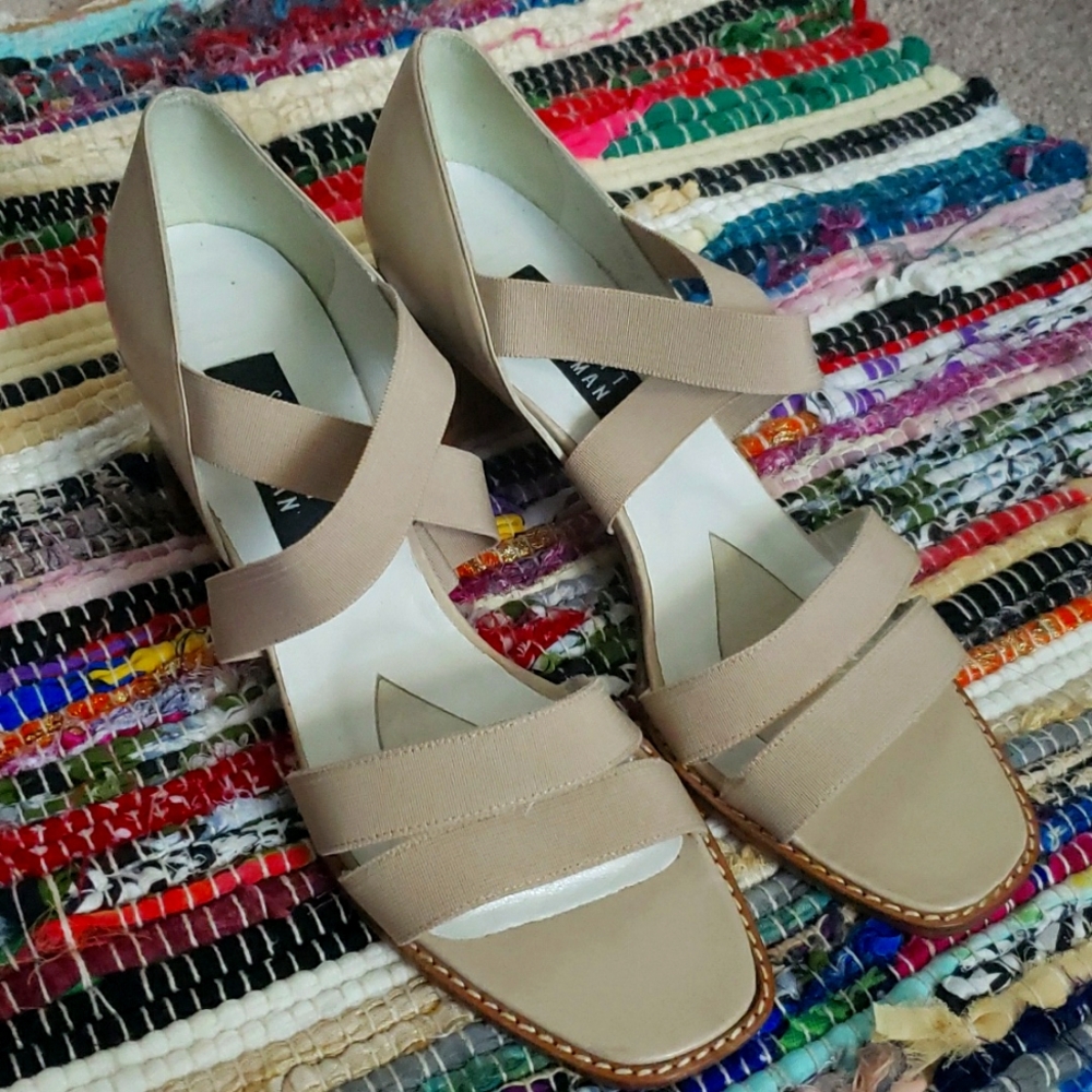 STUART WEITZMAN CREME ELASTIC STRAPPED SANDALS SZ 9AA